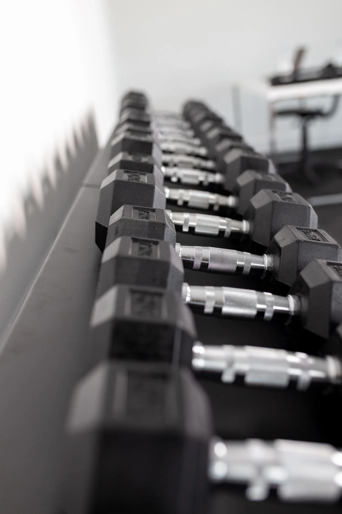 5KG HEX DUMBBELL - RUBBER COATED - Image 6